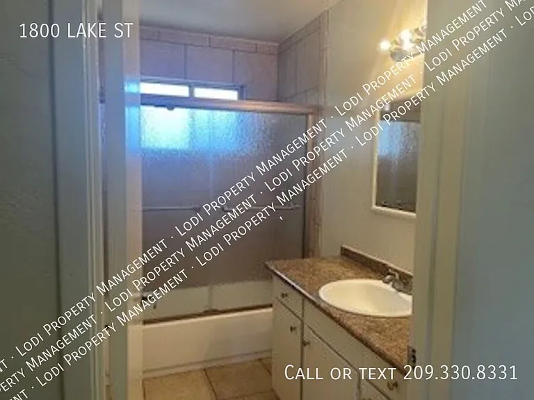 1800 Lake St — Photo 4