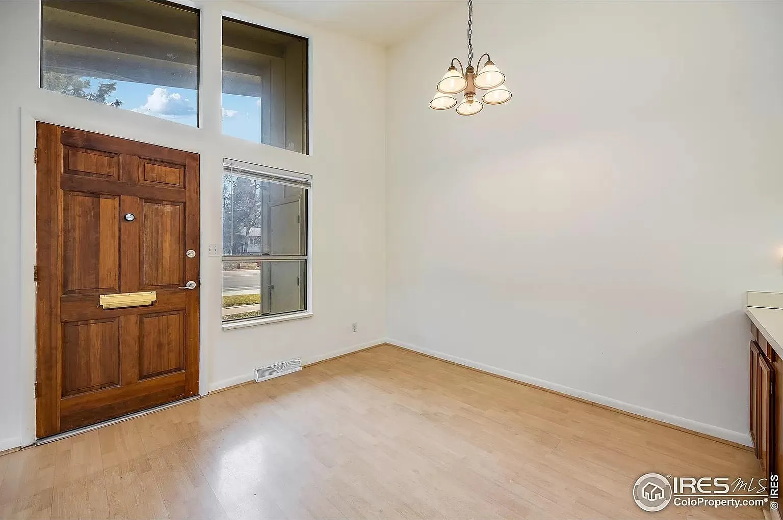 2 bed, 897 sqft, $1,775 — Photo 2