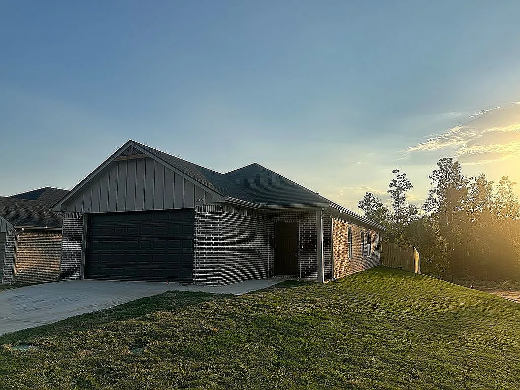 3 bed, 1552 sqft, $2,300 — Photo 3