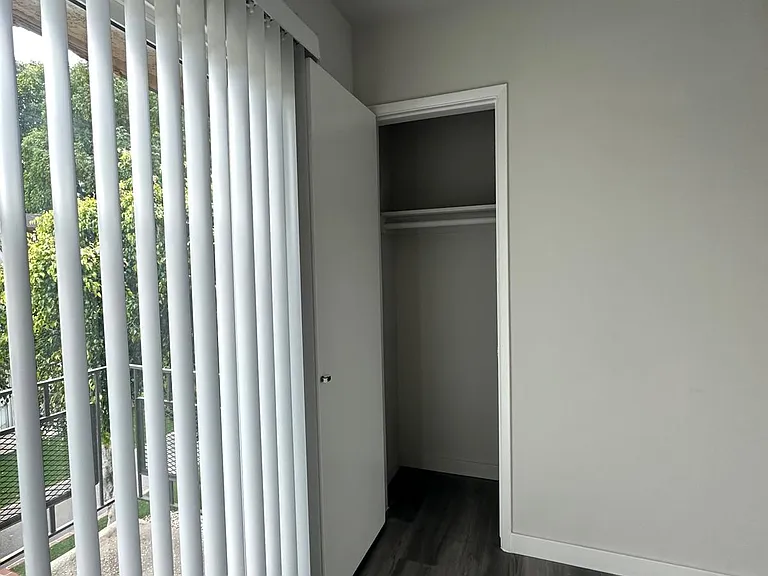 Encino Royal — Photo 17