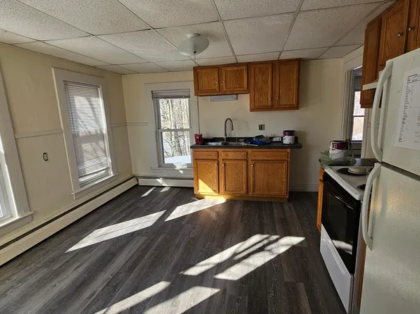 41 Grove St #3, Farmington, NH 03835