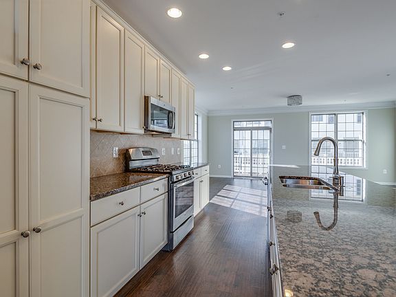 5th image of 22603 Willington Sq