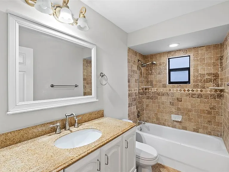 723 Pent St — Photo 18