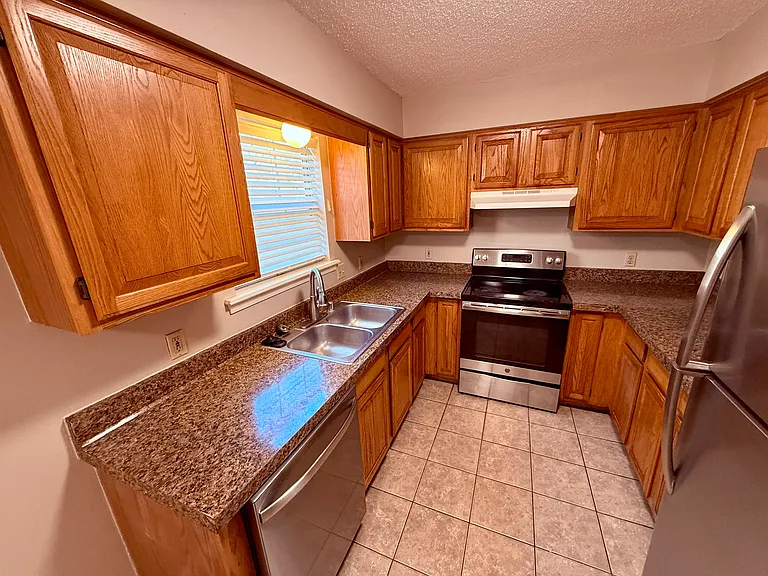 2714 E Kantz Dr — Photo 12