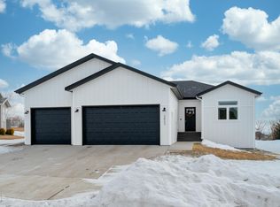 3833 Lone Peak Dr, City Of Bismarck, ND 58503