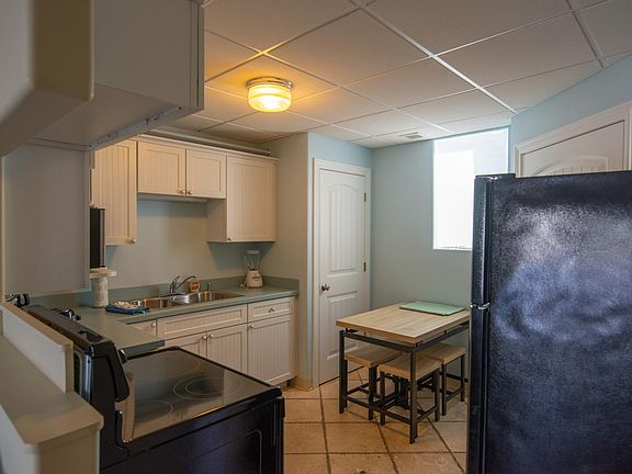 4th image of 809 W Ludington Ave #3