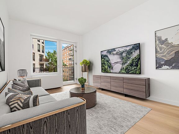 4th image of 71-82 Parsons Blvd #215