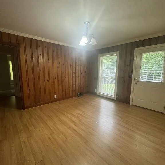 1103 W College St — Photo 5