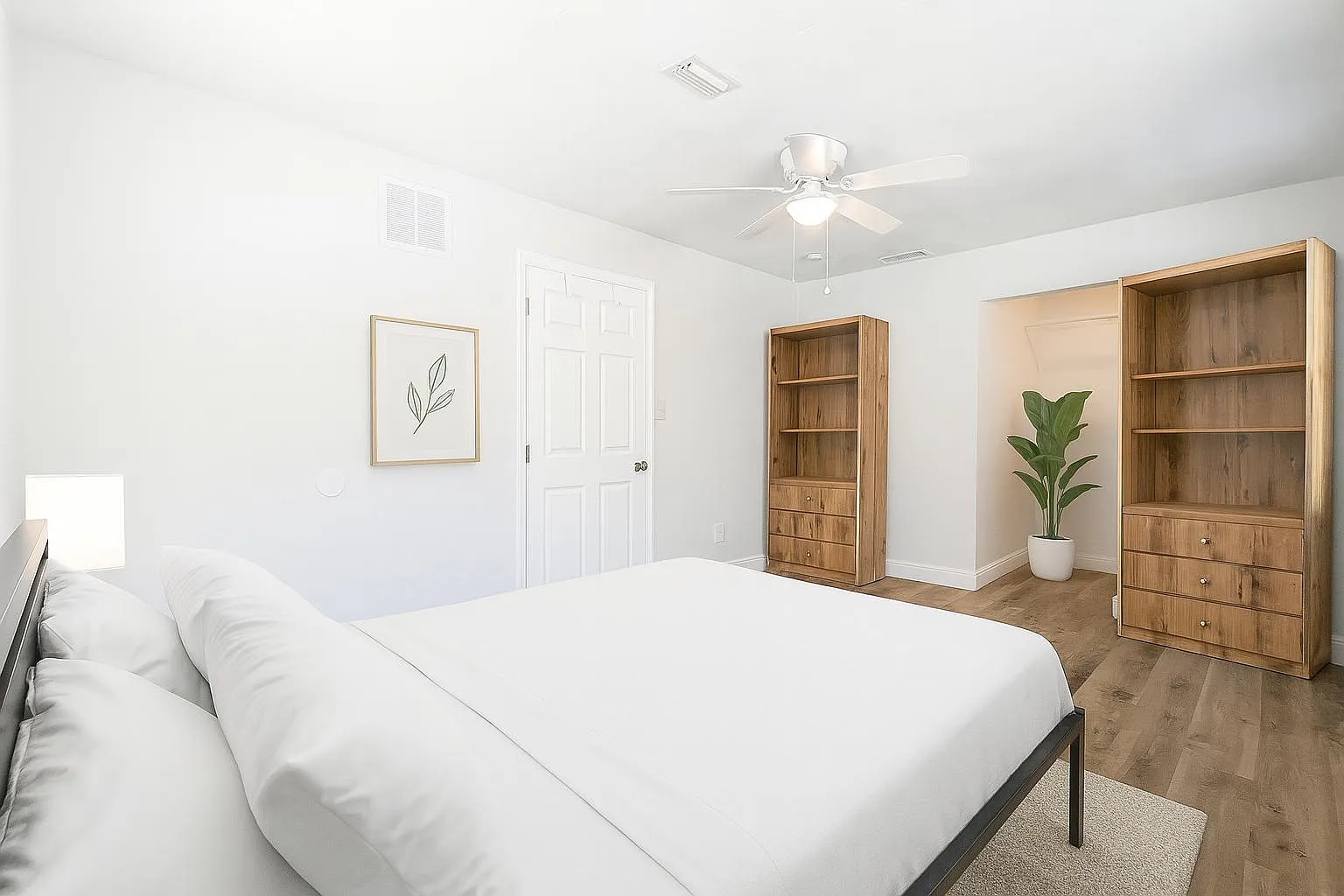 4 bed, 2.0 bath, 1682 sqft, $819 — Photo 2
