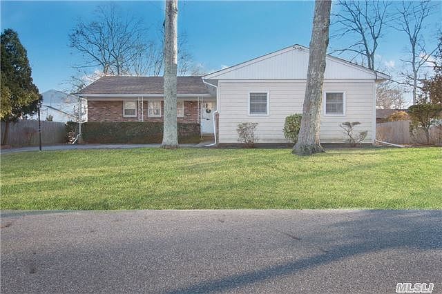 1st image of 8 Janice Ln