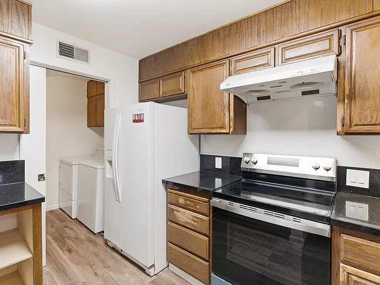 58 E Poplar Ave #5 — Photo 5