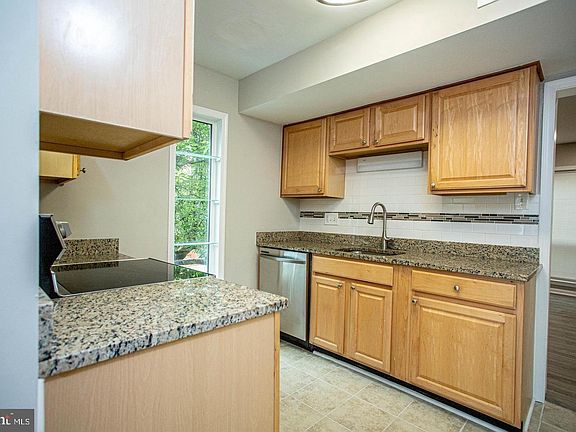3rd image of 3862 Persimmon Cir