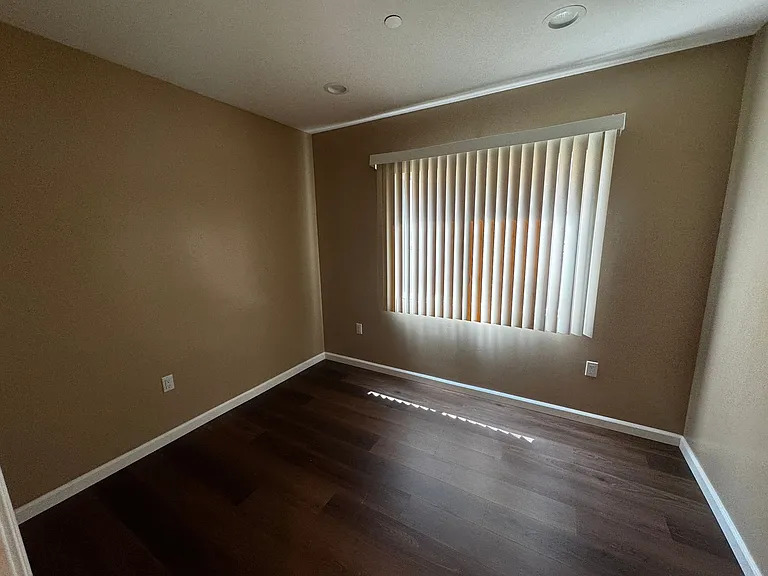 701 Star Ct — Photo 6