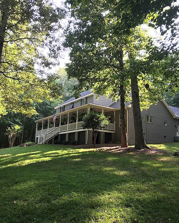 Large, scenic front yard. 