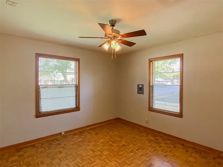 232 Arlington Dr — Photo 5