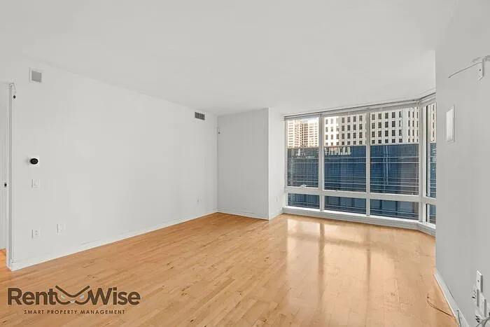 301 Mission St #15E — Photo 13