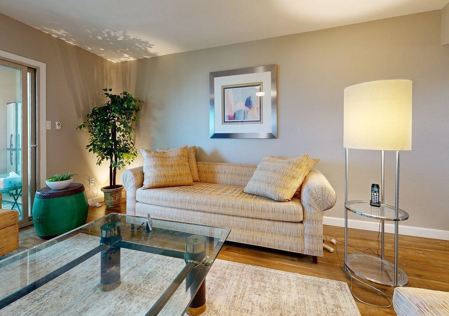 2 bed, 2.0 bath, 1200 sqft, $2,000 — Photo 2