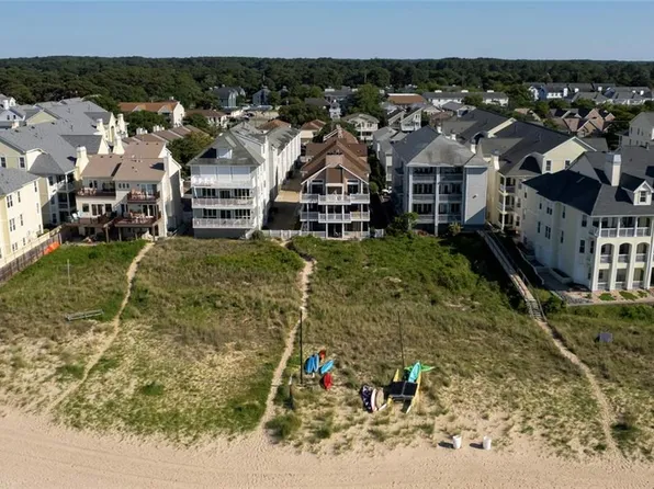 2319 Beach Castle Ln, Virginia Beach, VA 23451