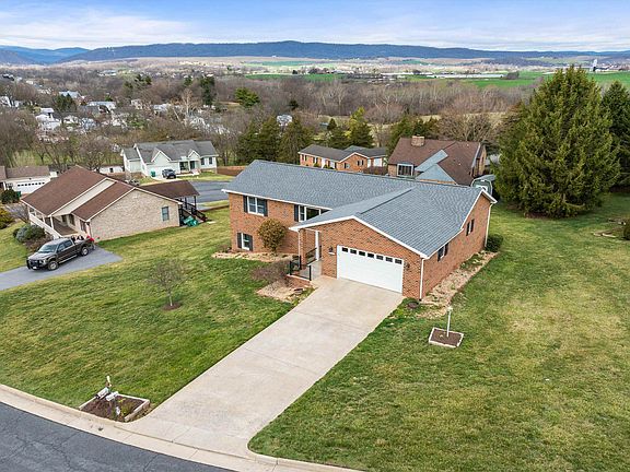 3rd image of 311 Meyers Ct