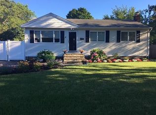 4 Elaine Dr, Sayville, NY 11782