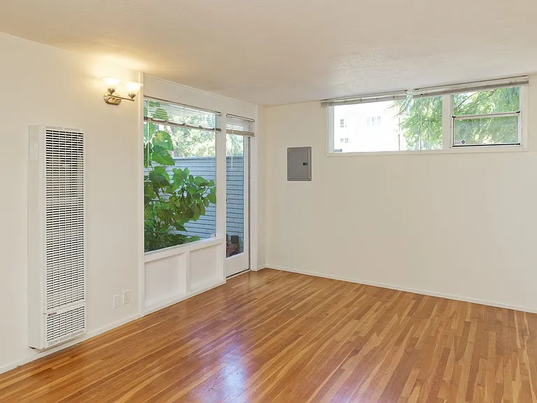 2901 Claremont Ave — Photo 6