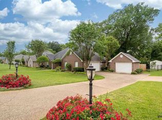 302 Northcreek Dr, Chandler, TX 75758