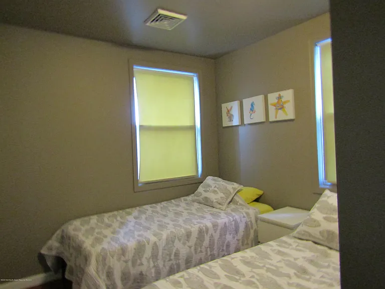 1726 Melrose Ave — Photo 22