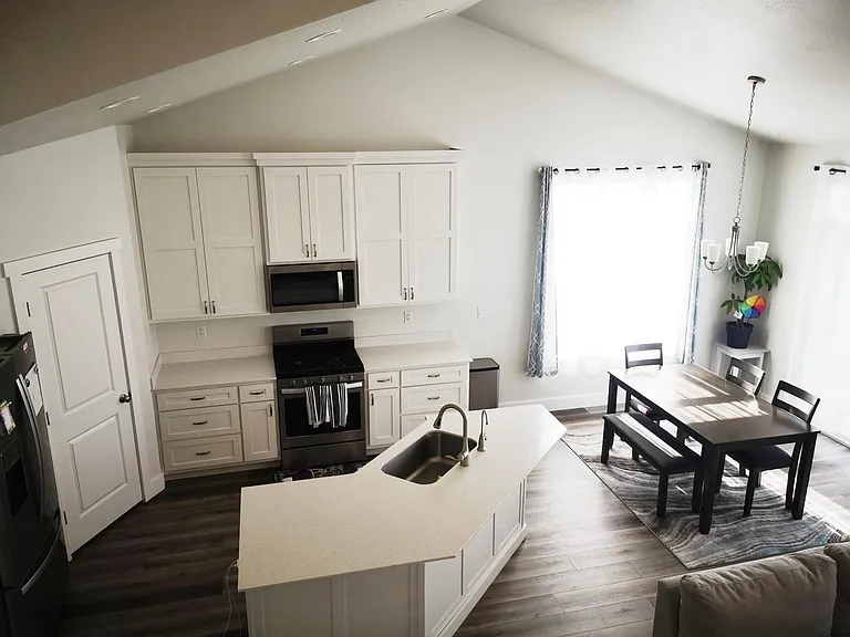 3384 E Bluewater Dr — Photo 2