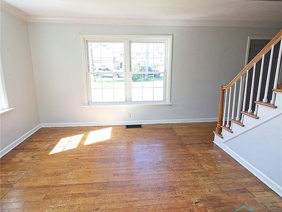 5th image of 2653 Green Valley Dr