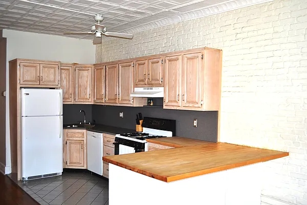 Rented by Tabak Real Estate | media 9