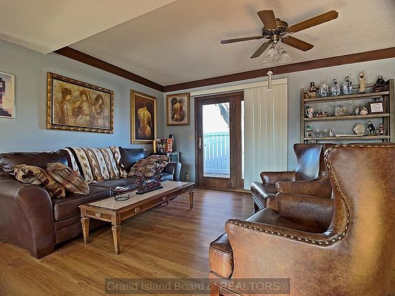 2nd image of 2208 Viking Rd