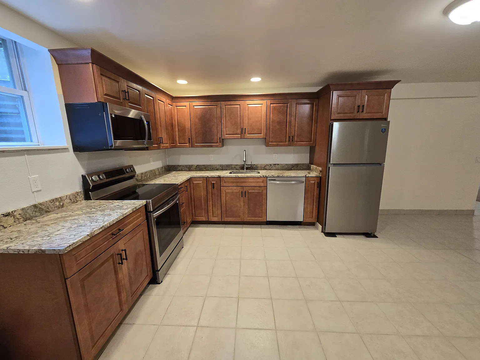 2 bed, 1200 sqft, $2,800 — Photo 2