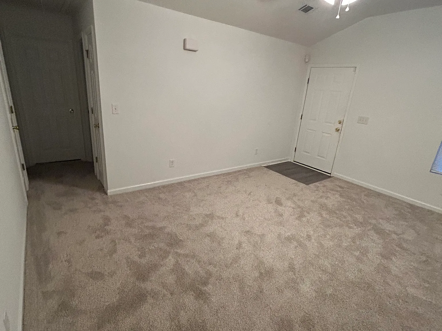 3 bed, 1500 sqft, $1,300 — Photo 1