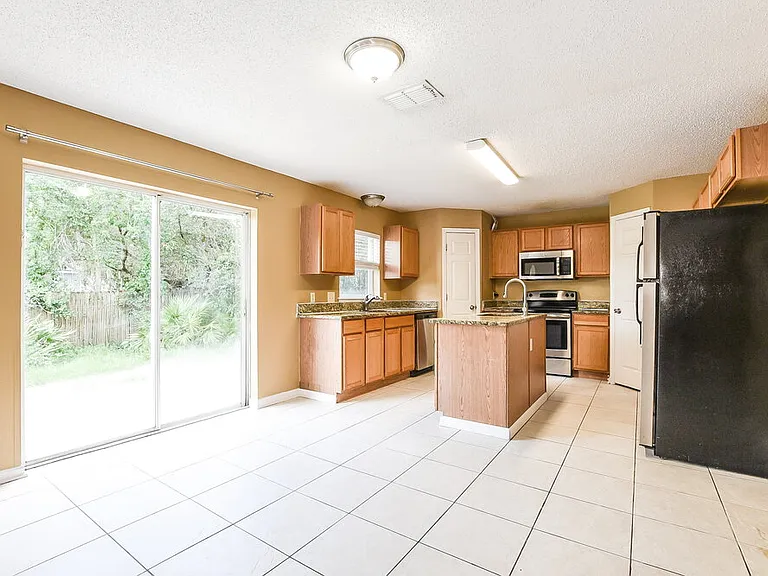 2047 Galahad Dr — Photo 7