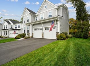 33 Enclave Dr #33, Trumbull, CT 06611