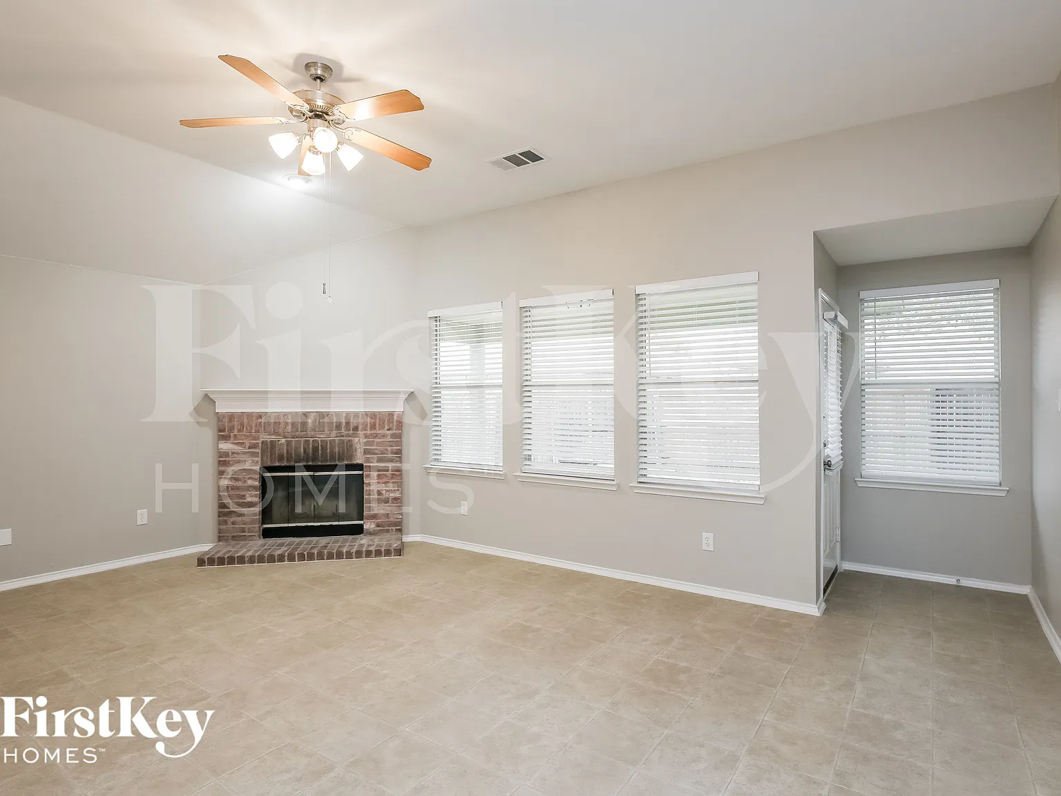 3 bed, 2.0 bath, 2015 sqft, $1,800 — Photo 2