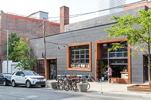 Rented by MNS | media 24