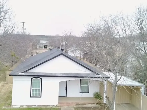 321 Pine St, Ranger, TX 76470