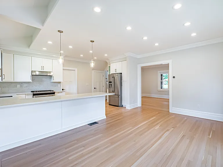26 Glenwood Ave — Photo 4