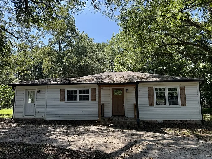3 bed, 2.0 bath, 1044 sqft, $1,600 — Photo 2