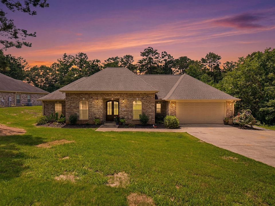 1st image of 35 Waverly Cir