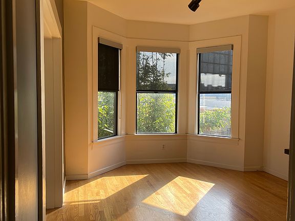 4th image of 261 Clara St #4