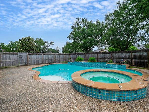 3207 Kempwood Dr, Sugar Land, TX 77479