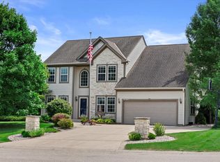 N72W22659 Edgewood Ln, Sussex, WI 53089