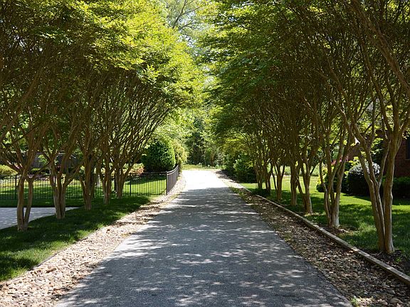 3rd image of 11 Arbor Glen Ct