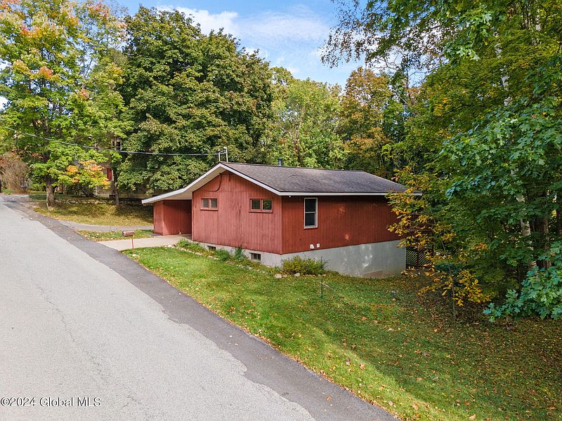 4th image of 8 Cramer Ridge Road