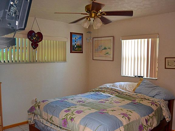 5th image of 7954 Poinsetta Ave