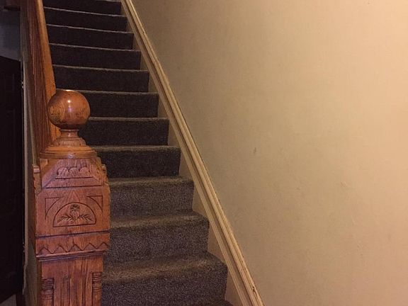 Entrance up to 2nd floor