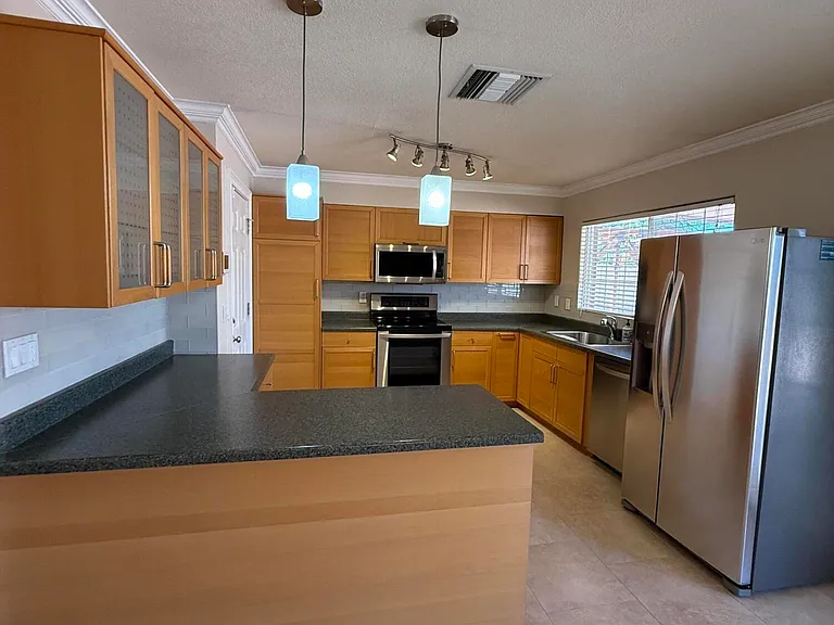 4032 E Hartford Ave — Photo 10