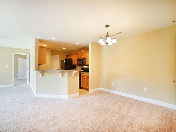 3rd image of 105 Capital St Unit 04